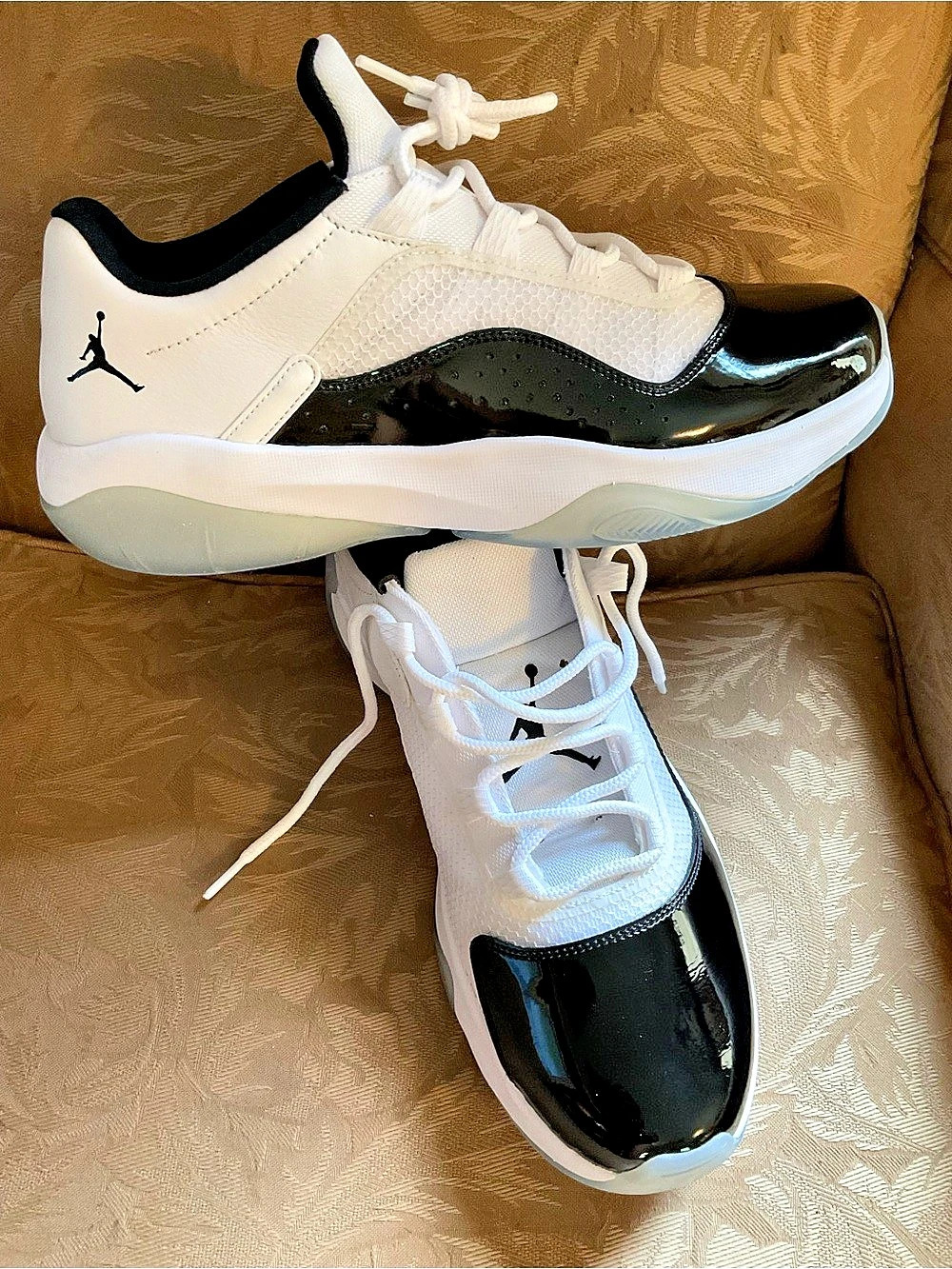 Jordan Air Jordan 11 CMFT Low "Concord" Sneakers White & Black US 12